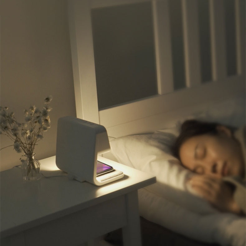 Creative 3 In 1 Bedside Lamp Wireless Charging LCD Screen Alarm Clock Wireless Phone Charger For Iphone - Image 5